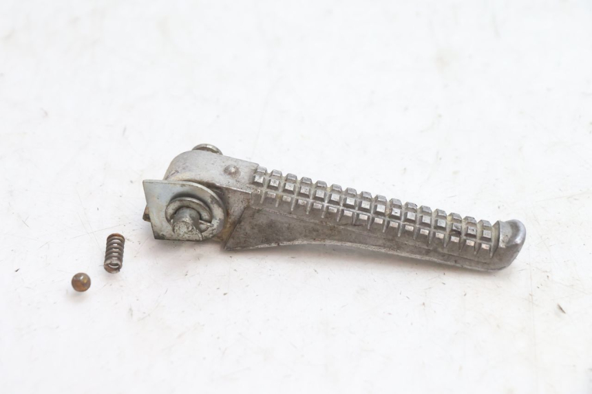 photo de REAR RIGHT FOOTREST PIAGGIO TYPHOON 50 (2000 - 2009) - Component detail