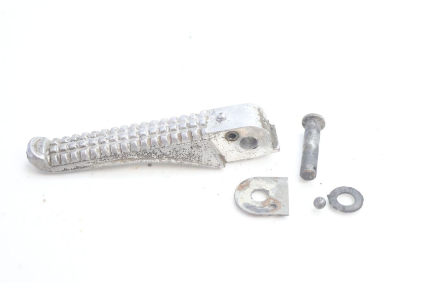 photo de RIGHT REAR FOOTREST PIAGGIO TYPHOON 50 (1993 - 1999) - Zoom on usage condition
