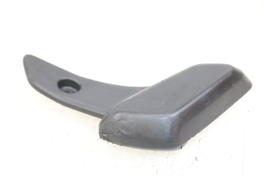 photo de REAR RIGHT FOOTREST PIAGGIO VESPA PRIMAVERA 4T 50 (2021 - 2024) - Main view