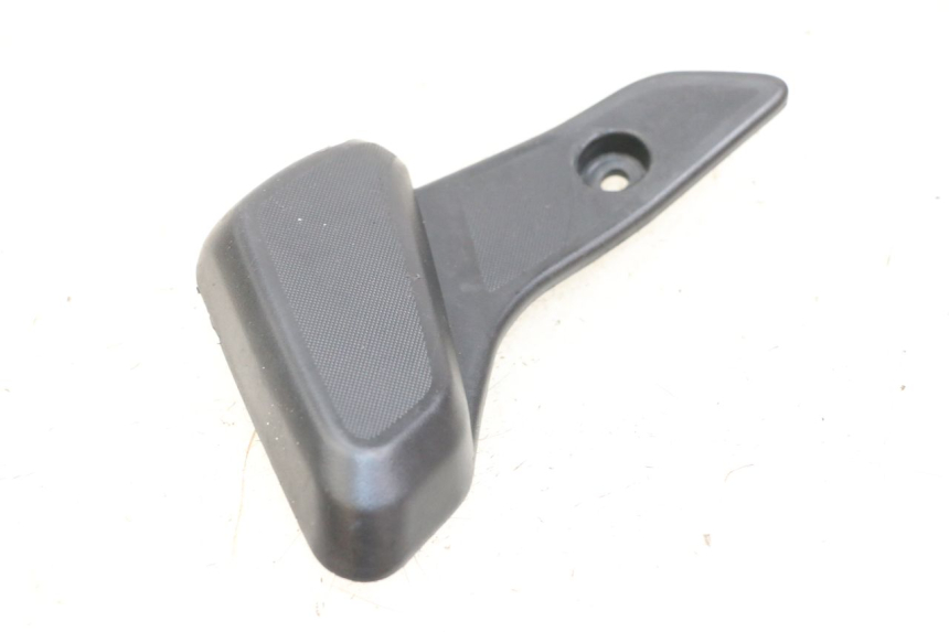 photo de REAR RIGHT FOOTREST PIAGGIO VESPA PRIMAVERA 4T 50 (2021 - 2024) - Product overview