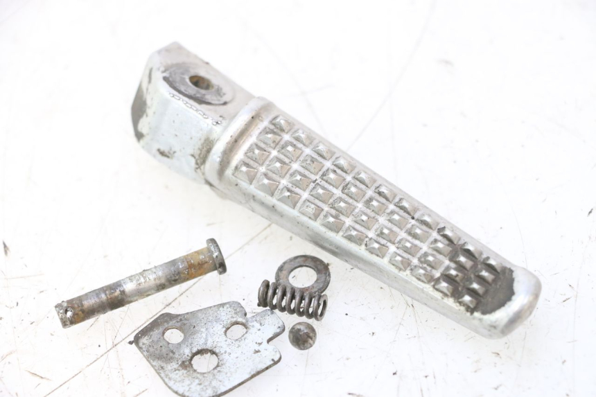photo de REAR RIGHT FOOTREST HONDA VFR FI RC46 800 (1998 - 2001) - Technical close-up