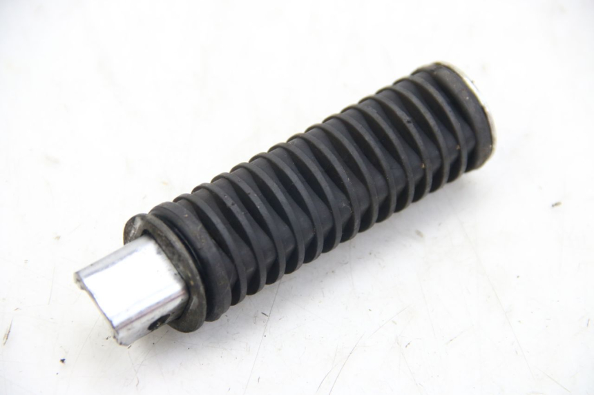 photo de RIGHT REAR FOOTREST HONDA VT C SHADOW 125 (1999 - 2007) - Component detail