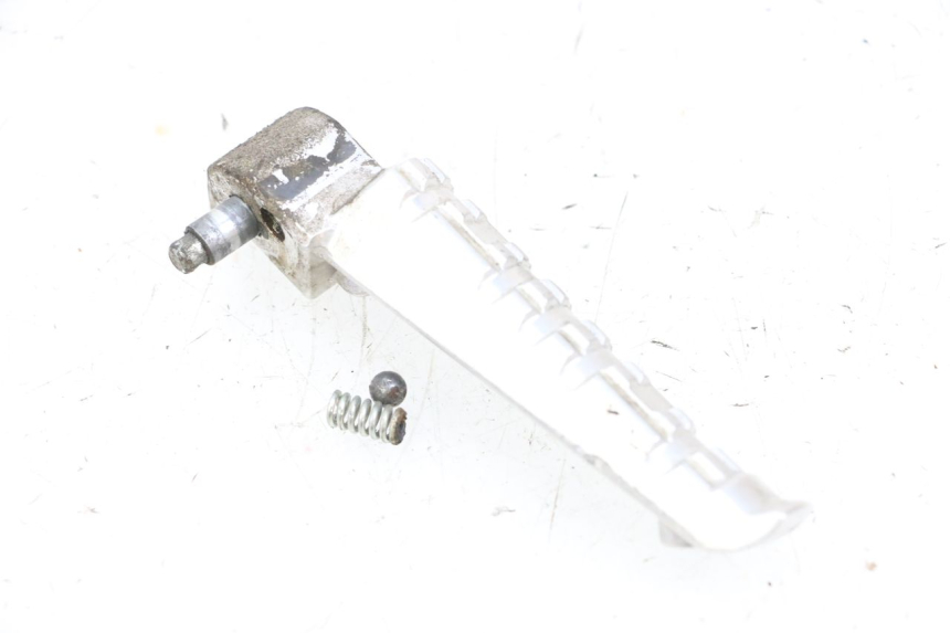 photo de REAR RIGHT FOOTREST YAMAHA X-MAX XMAX 125 (2010 - 2013) - Alternative perspective