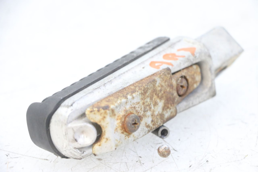 photo de REAR RIGHT FOOTREST YAMAHA XJ6 ABS 600 (2008 - 2016) - Component detail