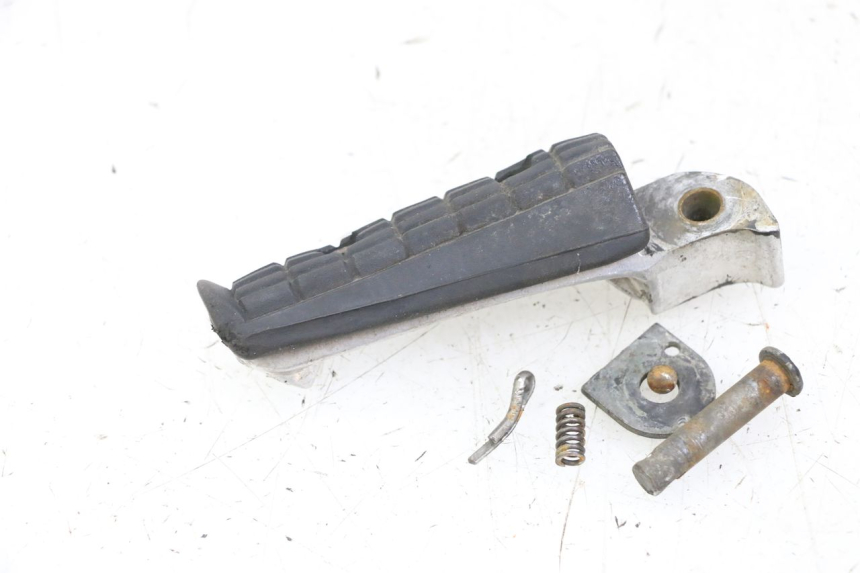 photo de REAR RIGHT FOOTREST YAMAHA XJN DIVERSION 600 (2000 - 2003) - Zoom on usage condition