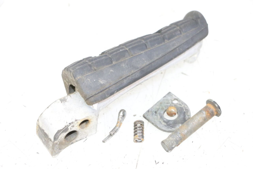 photo de REAR RIGHT FOOTREST YAMAHA XJN DIVERSION 600 (2000 - 2003) - Technical close-up