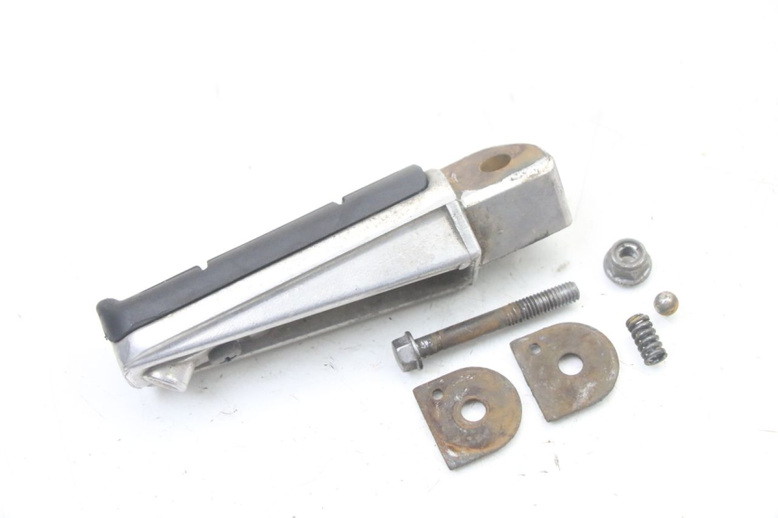 photo de REAR RIGHT FOOTREST YAMAHA FZS FAZER 600 (2001 - 2003) - Component detail