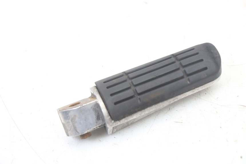 photo de REAR RIGHT FOOTREST YAMAHA FZS FAZER 600 (2001 - 2003) - Alternative perspective