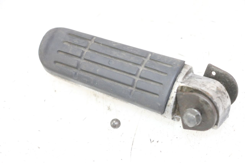 photo de REAR RIGHT FOOTREST YAMAHA FZS FAZER 600 (2001 - 2003) - Main view
