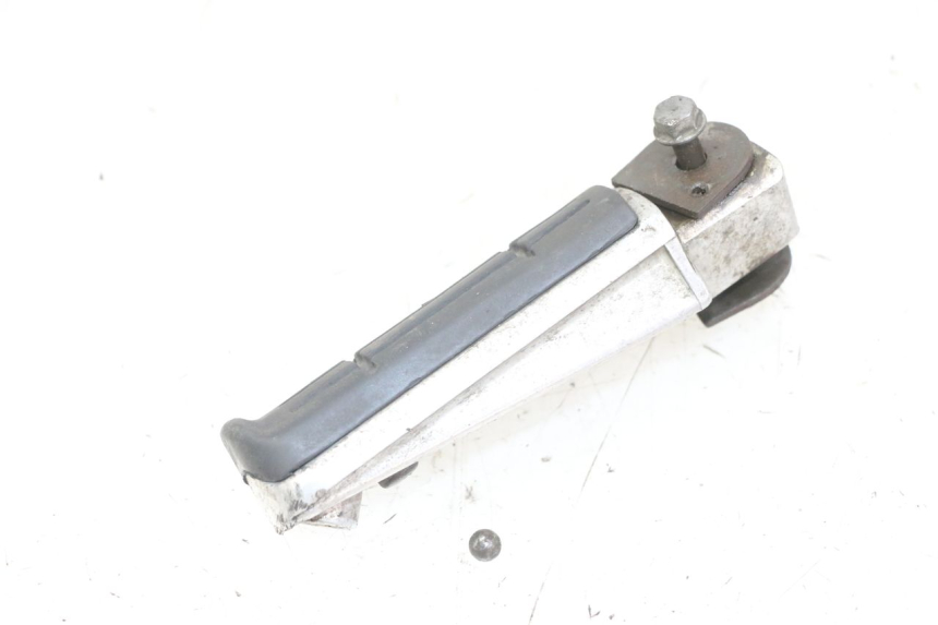 photo de REAR RIGHT FOOTREST YAMAHA FZS FAZER 600 (2001 - 2003) - Alternative perspective
