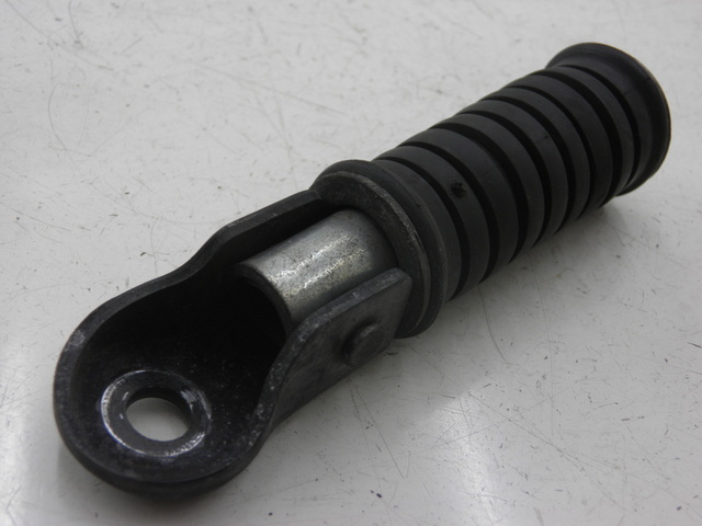 photo de REAR RIGHT FOOTREST YAMAHA SR 125 (1982 - 2003) - Zoom on usage condition
