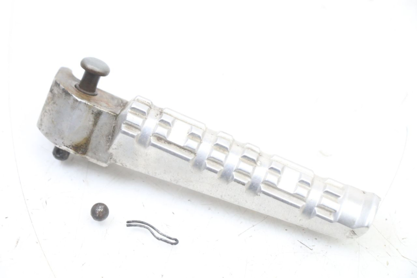 photo de REAR RIGHT FOOTREST YAMAHA X-MAX XMAX ABS 250 (2010 - 2014) - Component detail