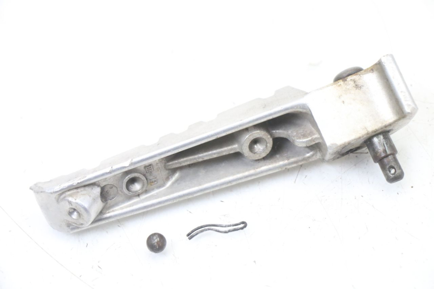 photo de REAR RIGHT FOOTREST YAMAHA X-MAX XMAX ABS 250 (2010 - 2014) - Alternative perspective