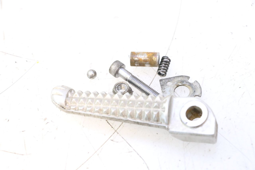 photo de REAR RIGHT FOOTREST YAMAHA YZF R6 600 (2008 - 2009) - Main view