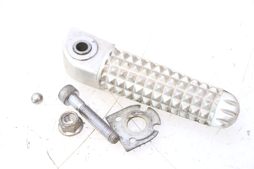 photo de REAR RIGHT FOOTREST YAMAHA YZF R6 600 (2008 - 2009) - Component detail