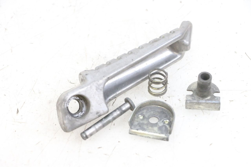 photo de REAR RIGHT FOOTREST KAWASAKI ZR 7 750 (1999 - 2004) - Zoom on usage condition