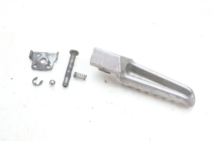 photo de REAR RIGHT FOOTREST KAWASAKI ZX-6R ZX6R 600 (2000 - 2002) - Zoom on usage condition