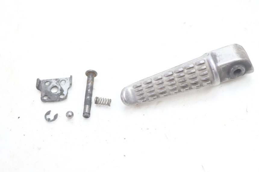 photo de REAR RIGHT FOOTREST KAWASAKI ZX-6R ZX6R 600 (2000 - 2002) - Alternative perspective