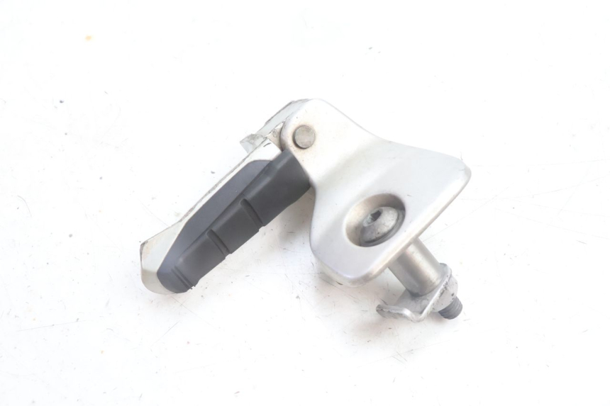 photo de REAR LEFT FOOTREST BMW C1 125 (2000 - 2003) - Fixing points details