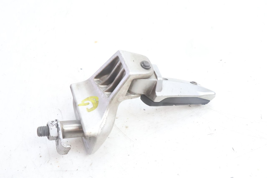 photo de REAR LEFT FOOTREST BMW C1 125 (2000 - 2003) - Surface and material condition