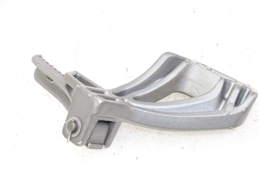 photo de REAR LEFT FOOTREST ORCAL CAVARO 4T 50 (2019 - 2023) - Zoom on usage condition