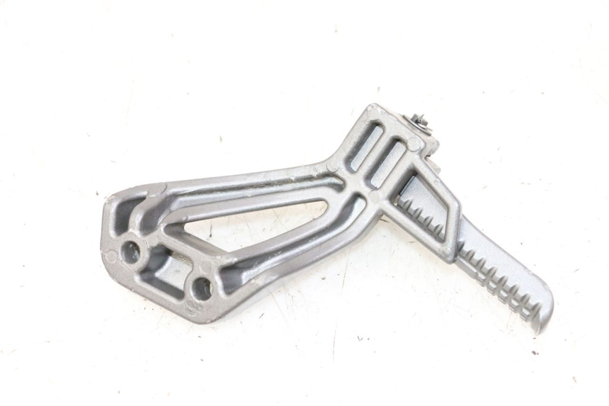 photo de REAR LEFT FOOTREST ORCAL CAVARO 4T 50 (2019 - 2023) - Alternative perspective