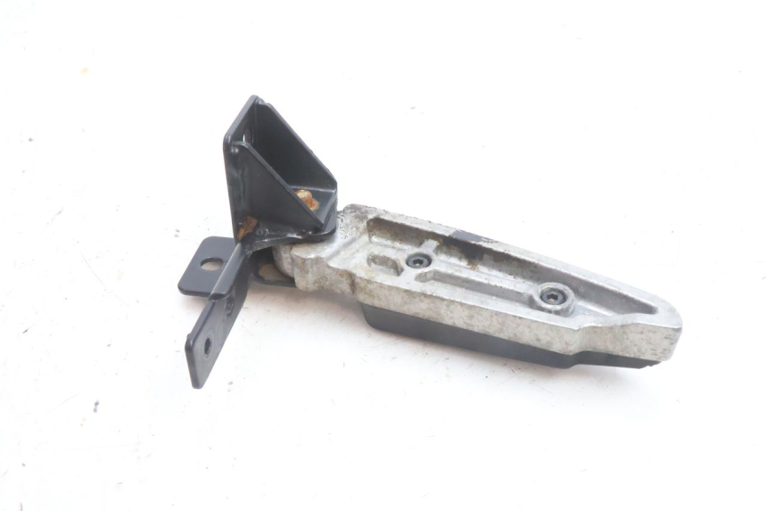 photo de REAR LEFT FOOTREST PEUGEOT CITYSTAR 2T 50 (2018 - 2021) - Zoom on usage condition