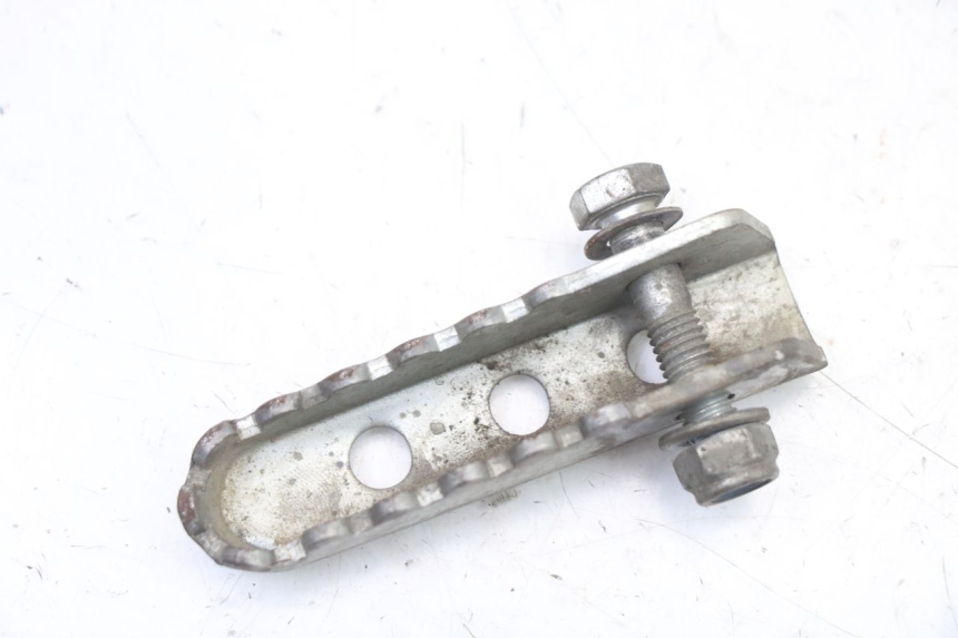 photo de REAR LEFT FOOTREST DERBI SENDA R X-TREME 50 (2006 - 2010) - Component detail