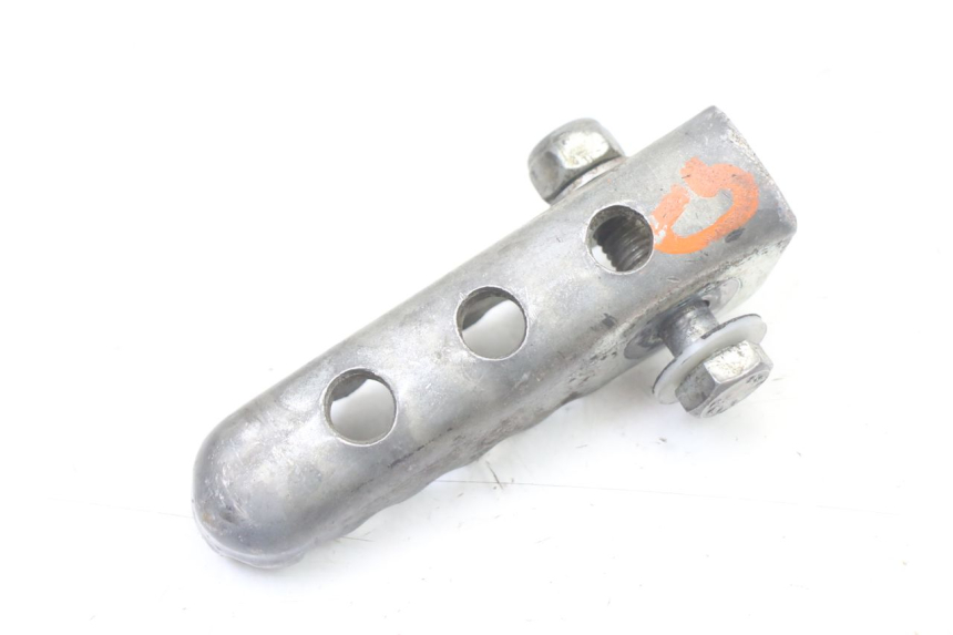 photo de REAR LEFT FOOTREST DERBI SENDA SM DRD X-TREME 50 (2011 - 2017) - Alternative perspective