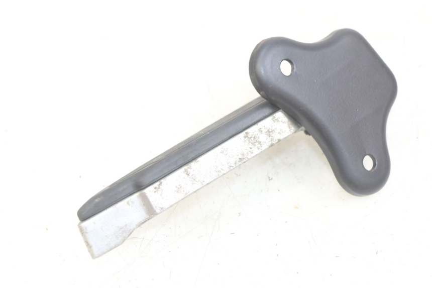 photo de LEFT REAR FOOTREST PEUGEOT DJANGO 4T 50 (2014 - 2019) - Zoom on usage condition