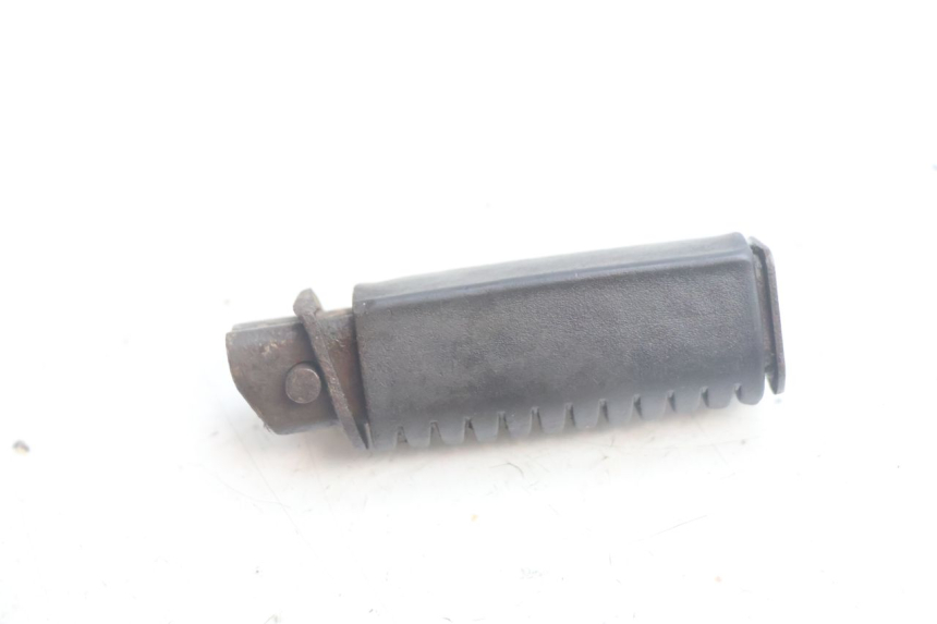 photo de REAR LEFT FOOTREST SUZUKI DR S 600 (1985 - 1989) - Alternative perspective