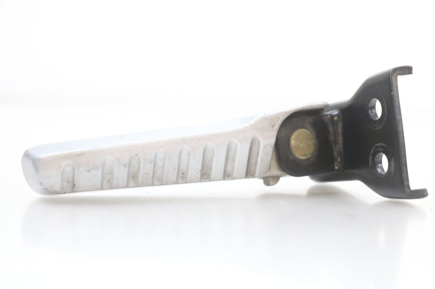 photo de REAR LEFT FOOTREST LONGJIA EASY MAX 125 (2020 - 2024) - Zoom on usage condition