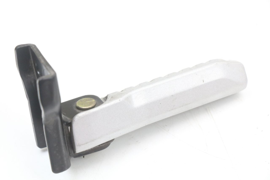 photo de REAR LEFT FOOTREST LONGJIA EASY MAX 125 (2020 - 2024) - Alternative perspective