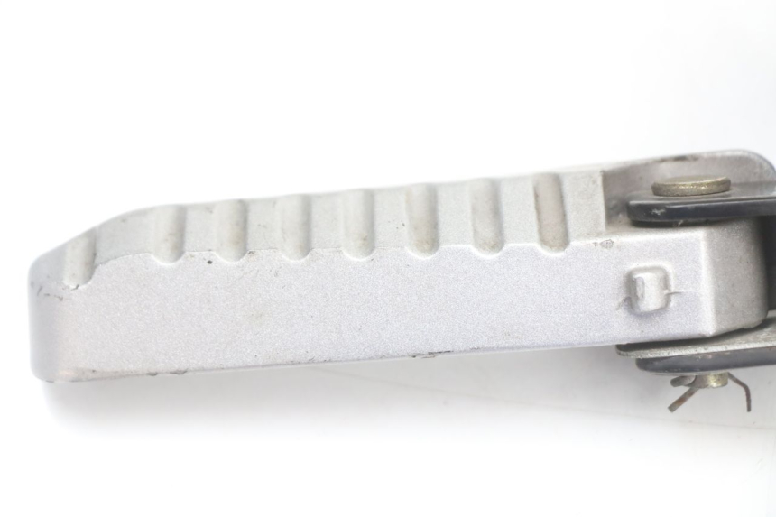 photo de REAR LEFT FOOTREST LONGJIA EASY MAX 125 (2020 - 2024) - Fixing points details