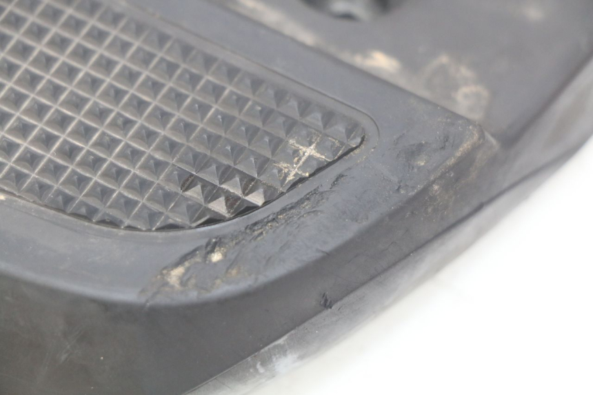 photo de LEFT REAR FOOTREST HONDA FES PANTHEON 2T 125 (1998 - 2002) - Component detail