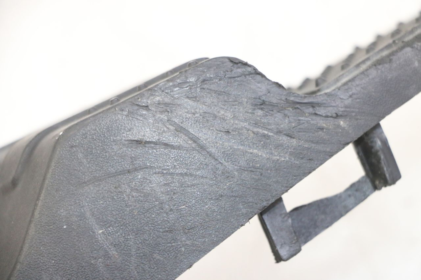 photo de LEFT REAR FOOTREST SYM FIDDLE 2 50 (2008 - 2013) - Zoom on usage condition