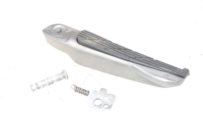 photo de REAR LEFT FOOTREST HONDA FJS SILVER WING SILVERWING 400 (2005 - 2008) - Technical close-up