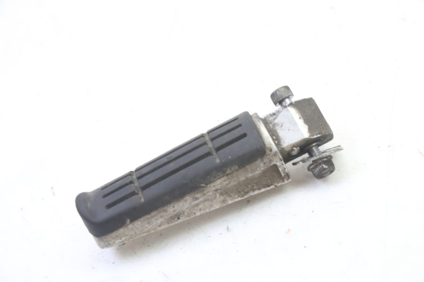 photo de REAR LEFT FOOTREST YAMAHA FZ6 FAZER S2 600 (2007 - 2011) - Component detail