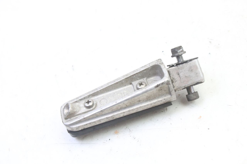 photo de REAR LEFT FOOTREST YAMAHA FZ6 FAZER S2 600 (2007 - 2011) - Alternative perspective