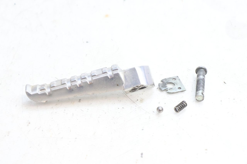 photo de REAR LEFT FOOTREST YAMAHA FZ8 800 (2010 - 2016) - Component detail
