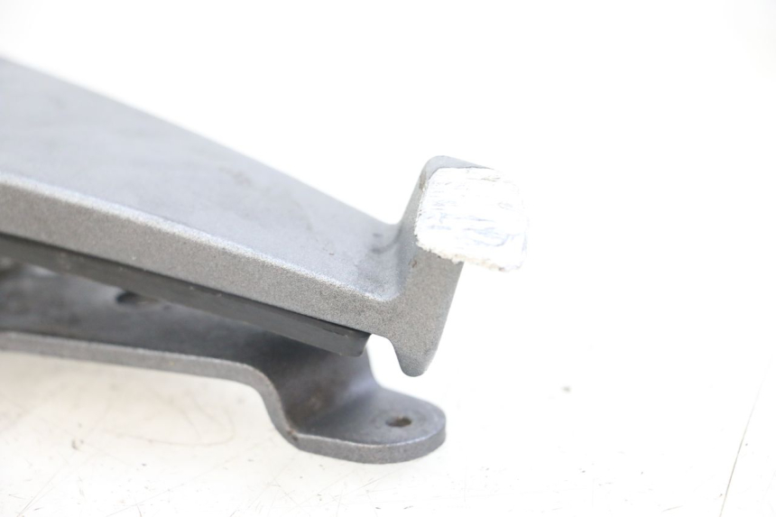photo de REAR LEFT FOOTREST PEUGEOT GEOPOLIS RS 125 (2007 - 2009) - Component detail
