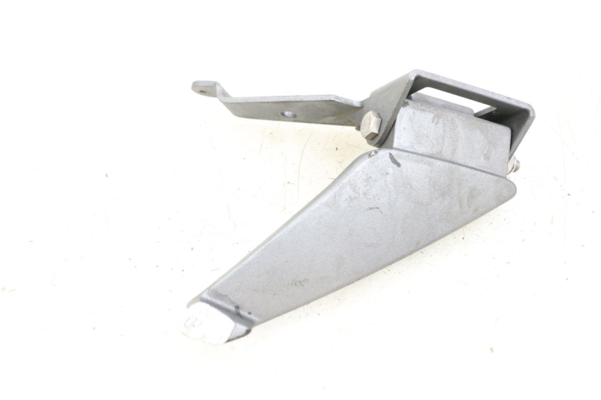 photo de REAR LEFT FOOTREST PEUGEOT GEOPOLIS RS 125 (2007 - 2009) - Alternative perspective