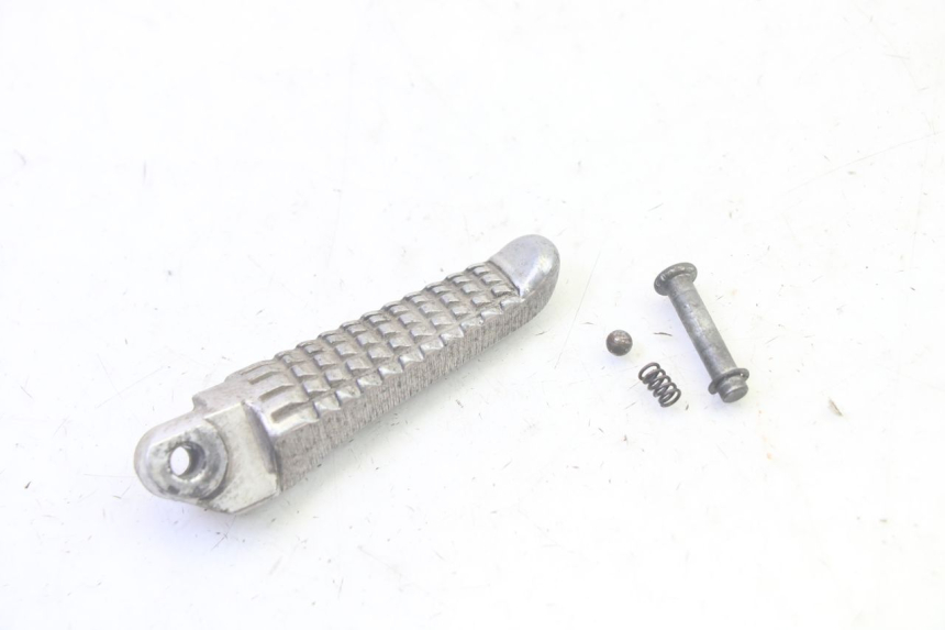 photo de REAR LEFT FOOTREST SUZUKI GSF N BANDIT 600 (1996 - 1999) - Component detail