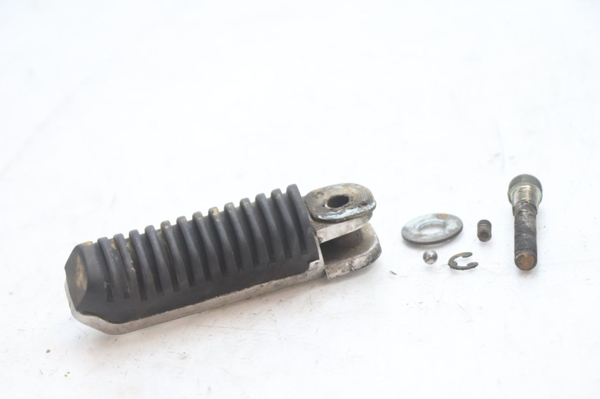 photo de REAR LEFT FOOTREST SUZUKI GSF N BANDIT 1200 (2001 - 2005) - Main view
