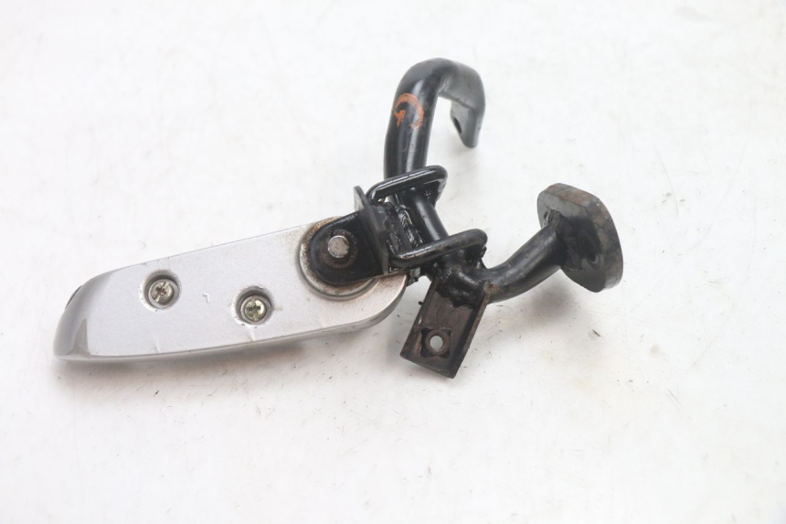 photo de REAR LEFT FOOTREST SYM GTS EVO 125 (2009 - 2013) - Fixing points details