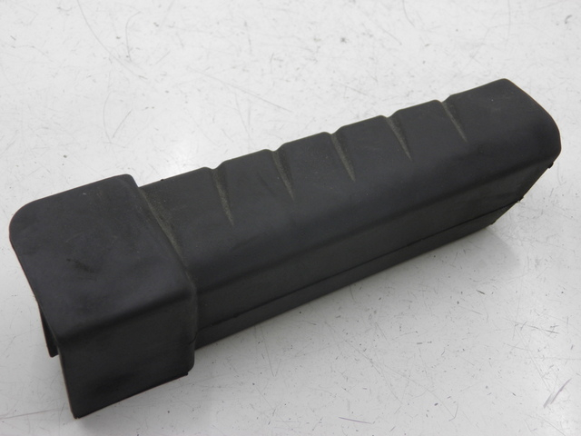 photo de REAR LEFT FOOTREST HONDA FES PANTHEON 125 (2003 - 2007) - Alternative perspective