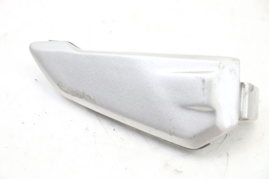 photo de REAR LEFT FOOTREST HONDA SH i 300 (2015 - 2020) - Zoom on usage condition