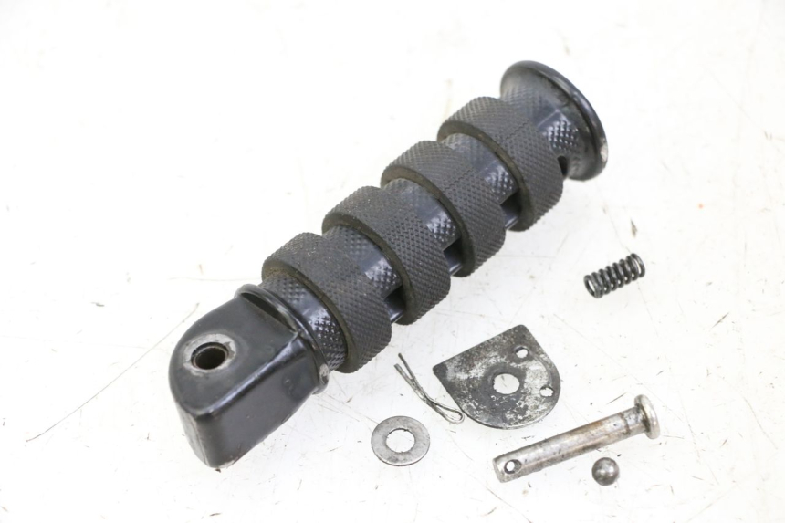 photo de REAR LEFT FOOTREST KEEWAY K-LIGHT KLIGHT 125 (2018 - 2025) - Zoom on usage condition