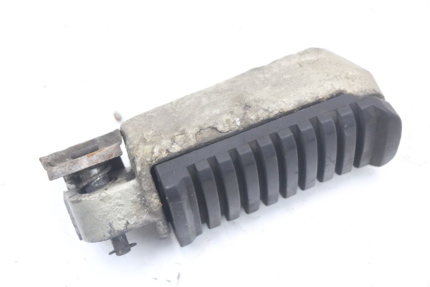 photo de REAR LEFT FOOTREST KAWASAKI GTR 1000 (1994 - 2004) - Alternative perspective