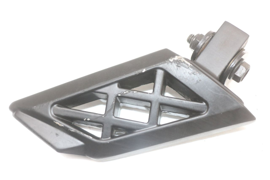 photo de LEFT REAR FOOTREST PEUGEOT KISBEE 4T 50 (2018 - 2022) - Alternative perspective